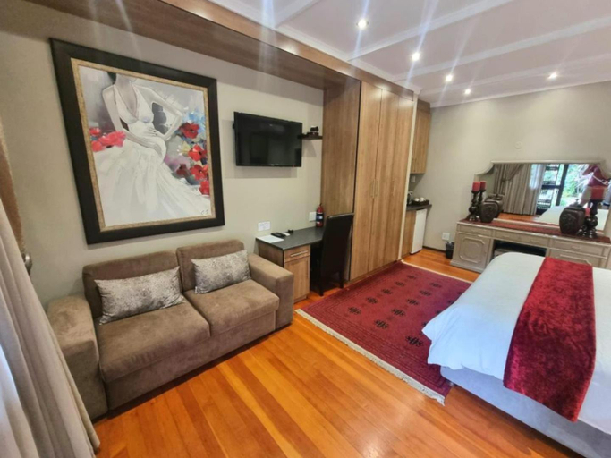 Others 3, Cherry Tree Cottage, Mangaung