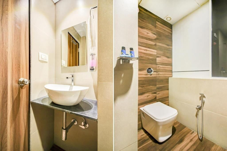 Bathroom, Fabhotel Axis International, Mumbai Suburban