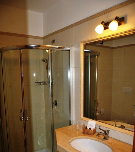 Bathroom 5, Federico II Palace Hotel, Enna
