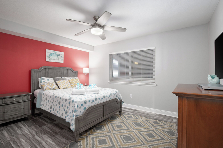 Bedroom 3, Brand New Throughout! Emerald Beach - Gulf Front! Sleeps 8!, Bay