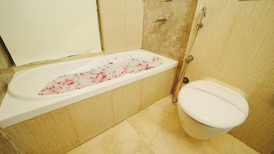 Bathroom 4, Hotel Atulyaa Taj, Agra