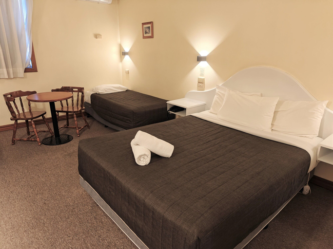 Bedroom 4, St Georges Motor Inn, Melbourne