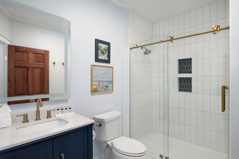 Bathroom 4, Elizabeth Pointe Lodge, Nassau