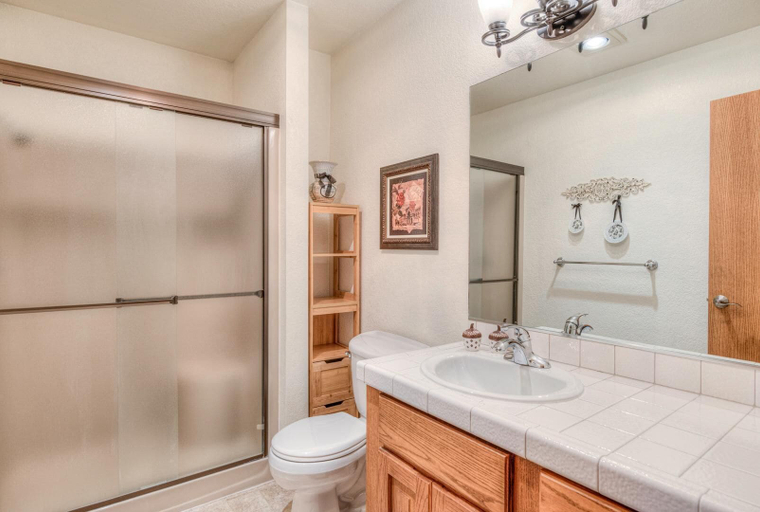 Bathroom 4, Loon Lane 13, Deschutes