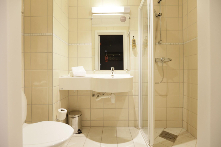 Bathroom 5, Maritim Fjordhotell, Flekkefjord