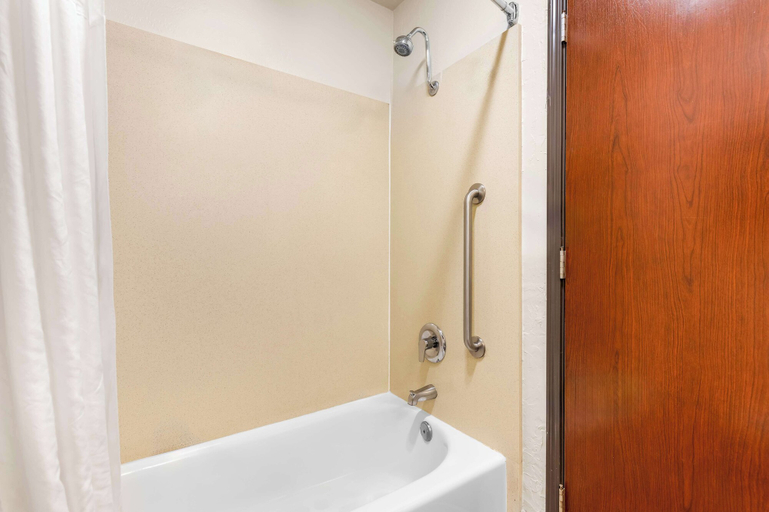 Bathroom 14