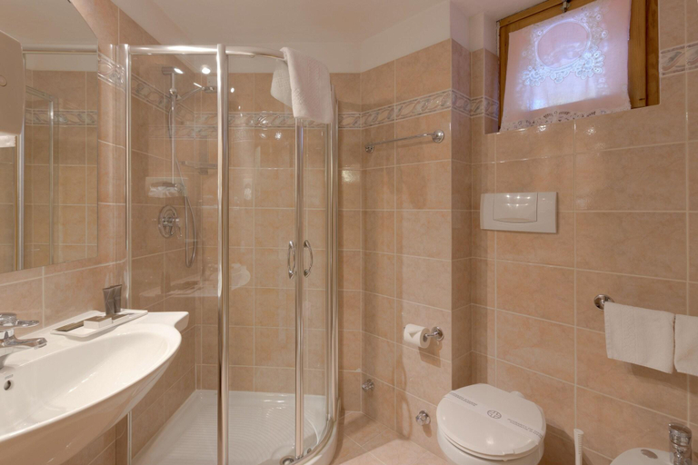 Bathroom 5, Style Grifone, Trento
