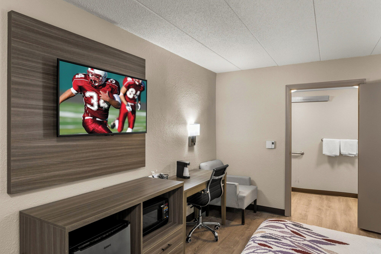 Bedroom 3, Red Roof Inn Enfield, Hartford