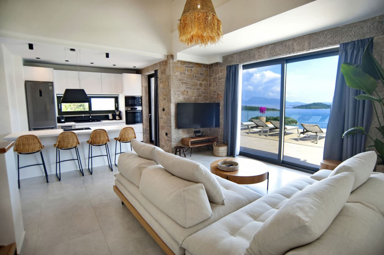 Room 3, Villa Haris Smirties Villas, Ionian Islands