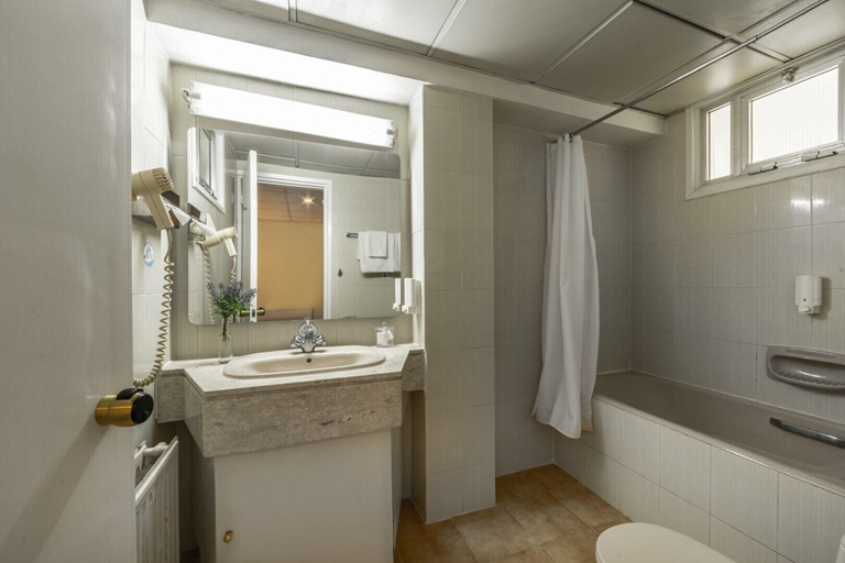 Bathroom 5, Forest Park Hotel