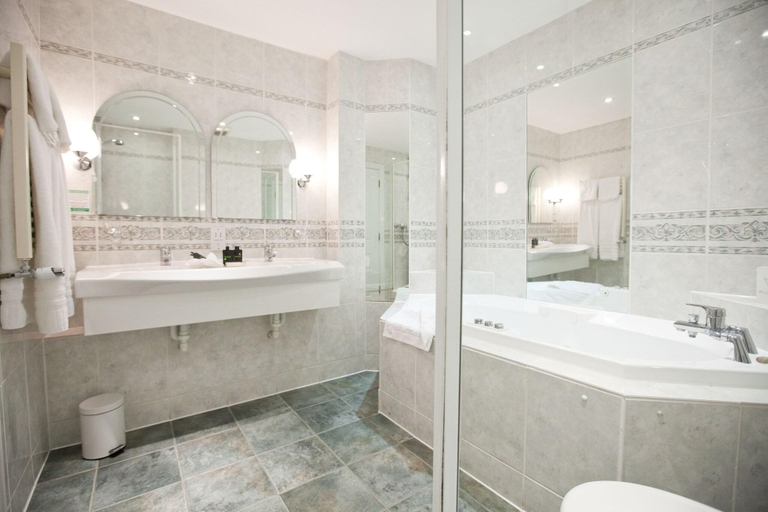 Bathroom 4, Marygreen Manor Hotel, Essex