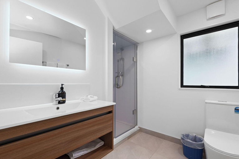 Bathroom 5, Wylie Court, Rotorua