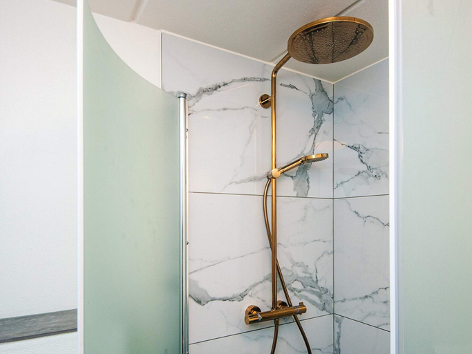 Bathroom 4, 4 Star Holiday Home in Blavand, Varde