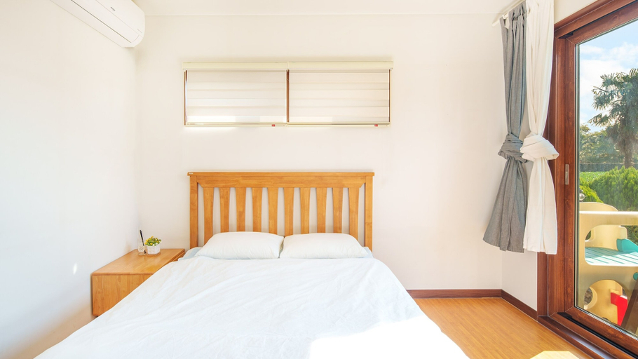 Bedroom 2, Jeju Brickninemansion, Jeju