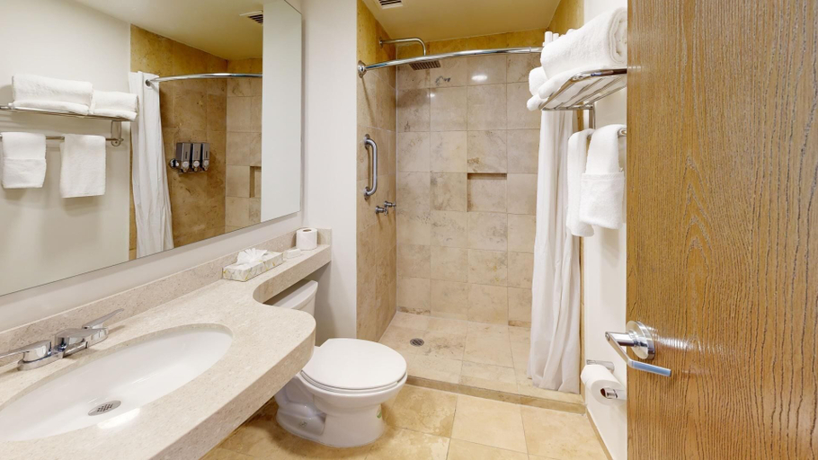 Bathroom 4, Hotel Mesaluna Near American Consulate, Juárez