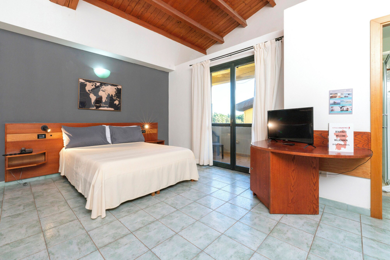 Bedroom 3, Hotel with swimming-pool in Arborea, Oristano