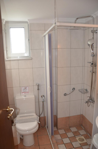 Bathroom 4, Thalassa Apartments, Crete