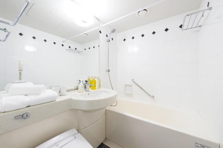 Bathroom 18