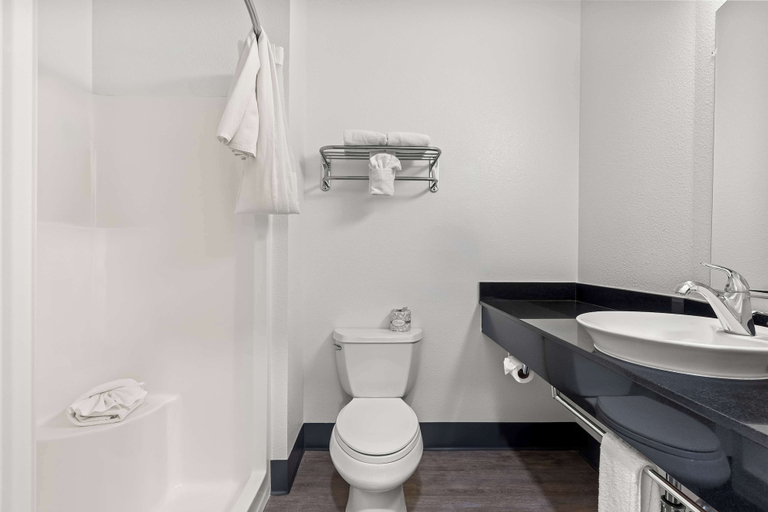 Bathroom 4, SureStay by Best Western Livingston Merced County, Merced