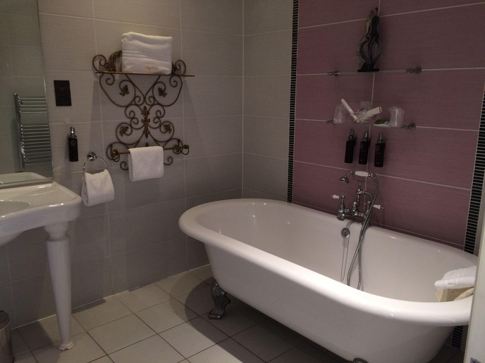 Bathroom 5, Orsett Hall Hotel, Thurrock