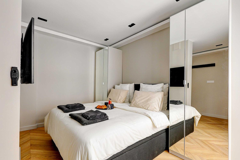 Bedroom 3, Elegant apartment with AC - 3BR-10P- Le Marais, Paris