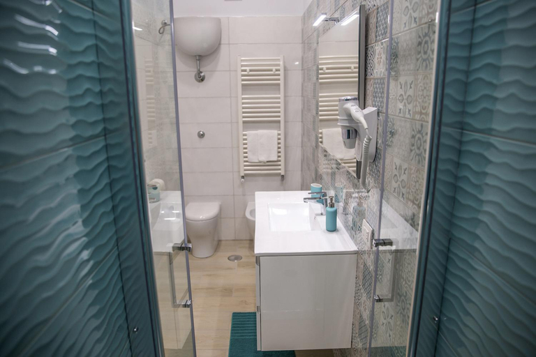 Shower 4, Gleda Rooms Deluxe, Napoli