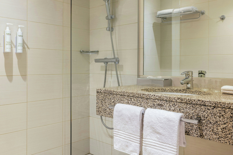 Bathroom 4, Courtyard by Marriott Paris Arcueil, Val-de-Marne