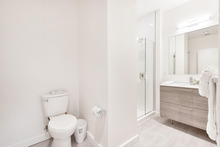 Bathroom 5, Global Luxury Suites Downtown Boston, Boston