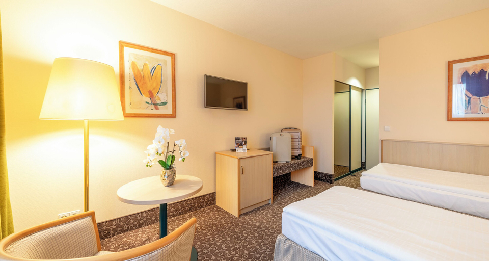 Bedroom 4, PLAZA INN Chemnitz, Chemnitz