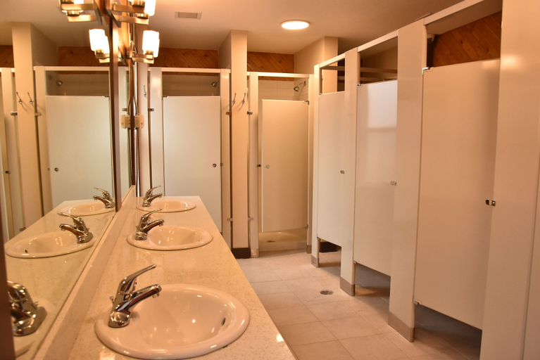 Bathroom 5, Party Hostel- Canmore Hotel Hostel, Division No. 15