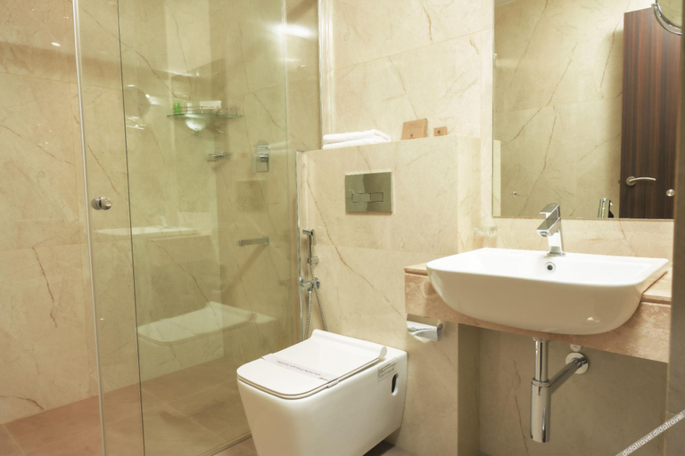 Bathroom 4, THE RUNWAY HOTEL, Ernakulam
