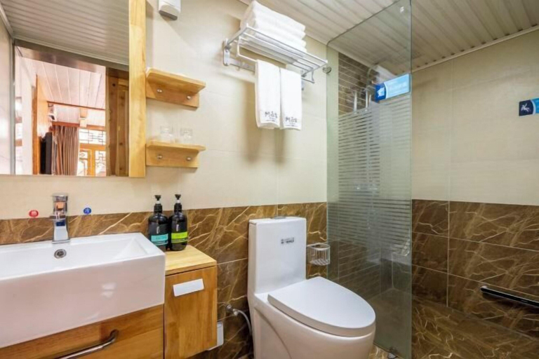 Bathroom 3, Lijiang Aduke Inn (Lijiang Ancient City Mufu Branch), Lijiang