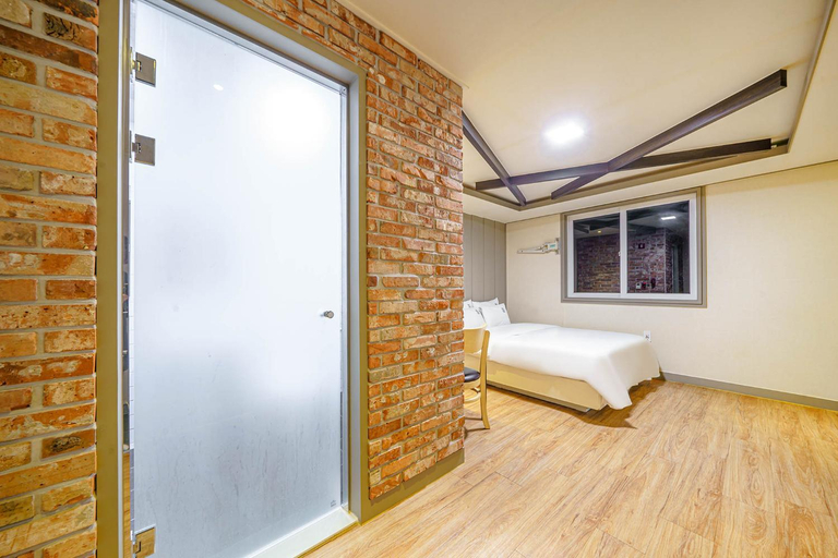 Bedroom 4, Gyeongju City Hall No. 25, Gyeongju