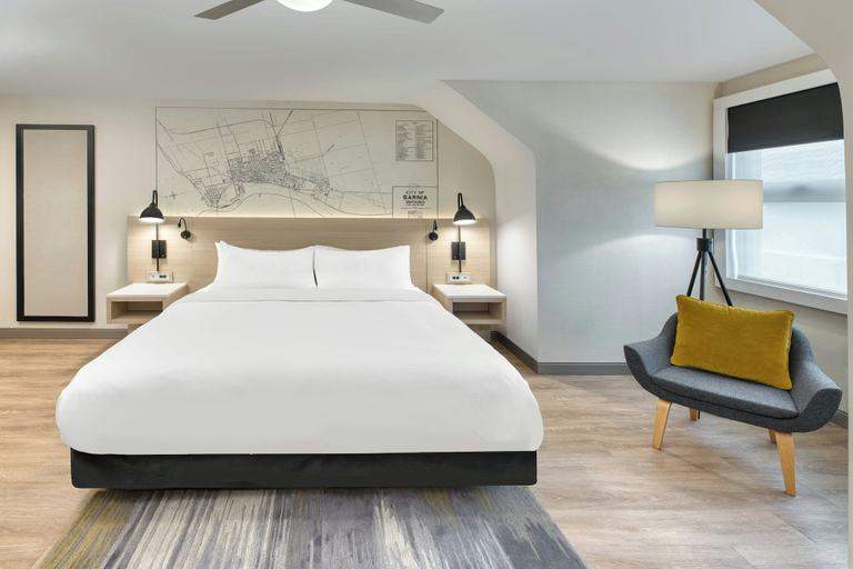 Bedroom 3, The Insignia Hotel, Sarnia, a Tribute Portfolio Hotel, Lambton
