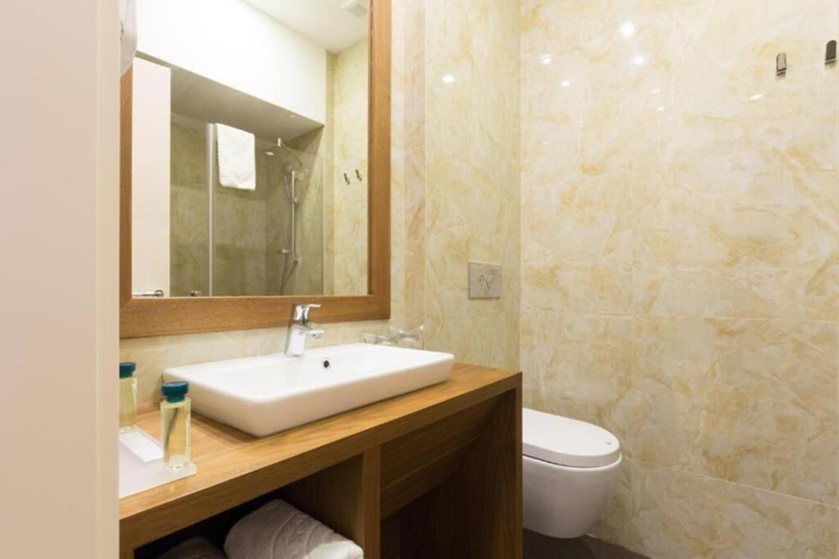 Bathroom 5, Hotel City Savoy, Belgrade