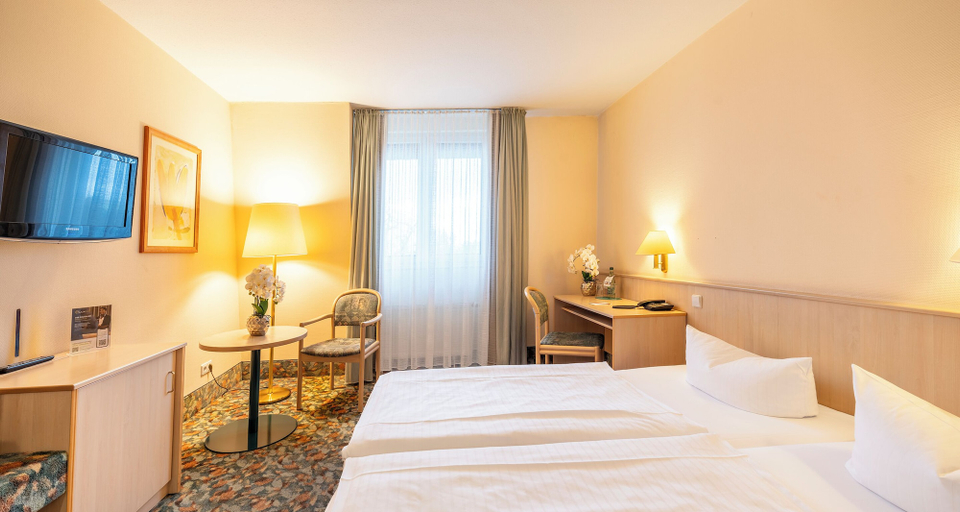 Bedroom 4, PLAZA INN Chemnitz, Chemnitz