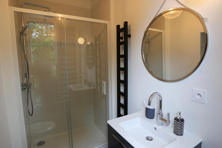 Bathroom 2, B&B Nathalie, Calvados