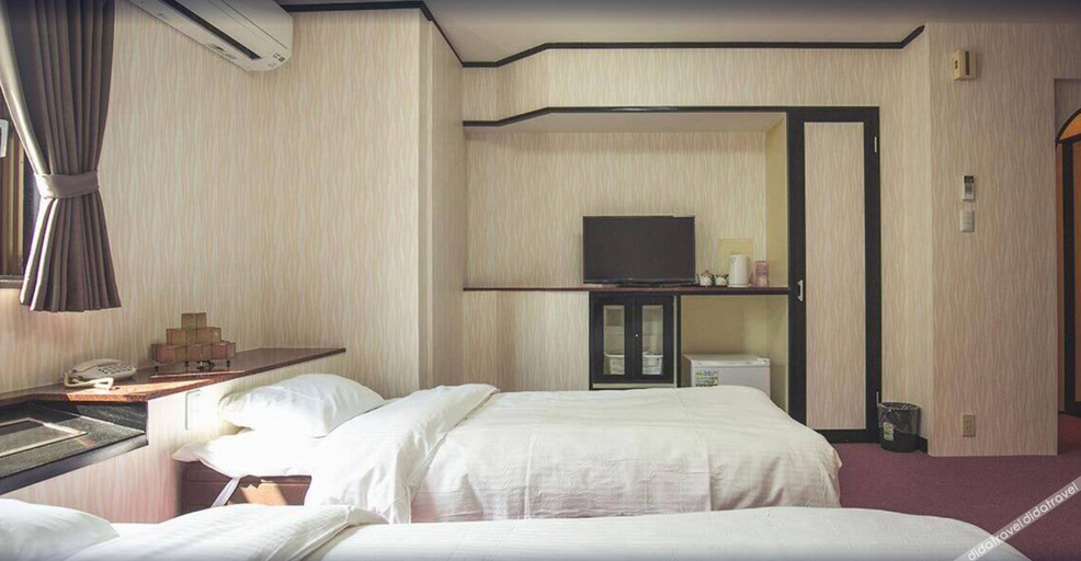 Bedroom 5, Osaka Grand Hotel Annex, Osaka