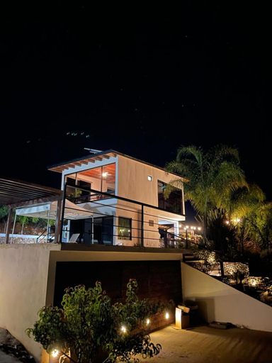 Exterior 8