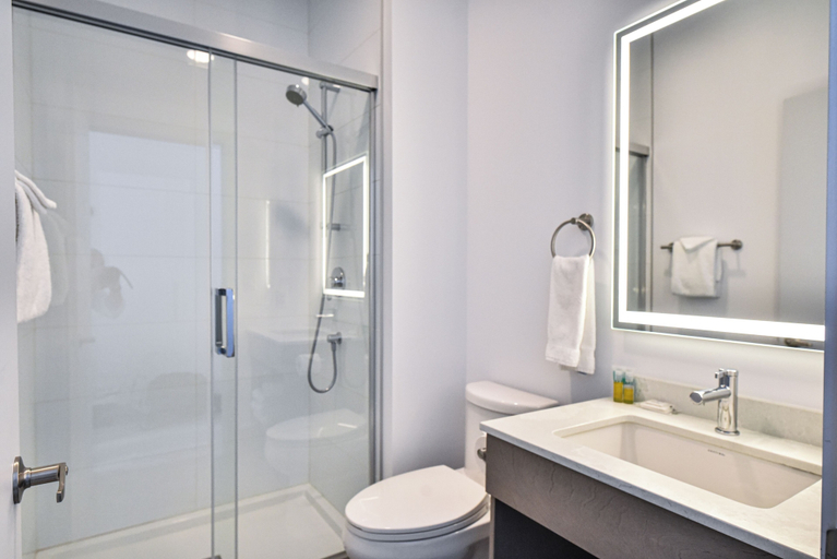 Bathroom 3, Repotel Levis, Desjardins