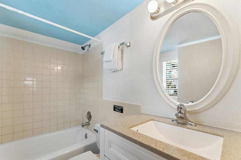 Bathroom 4, Parmer's Resort, Monroe