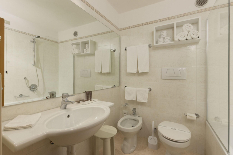 Bathroom 5, Style Grifone, Trento