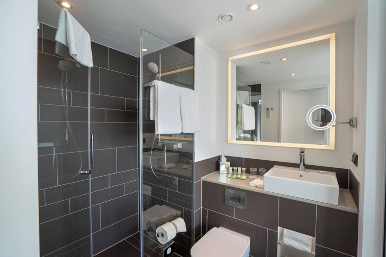 Bathroom 4, Courtyard by Marriott Wolfsburg, Wolfsburg