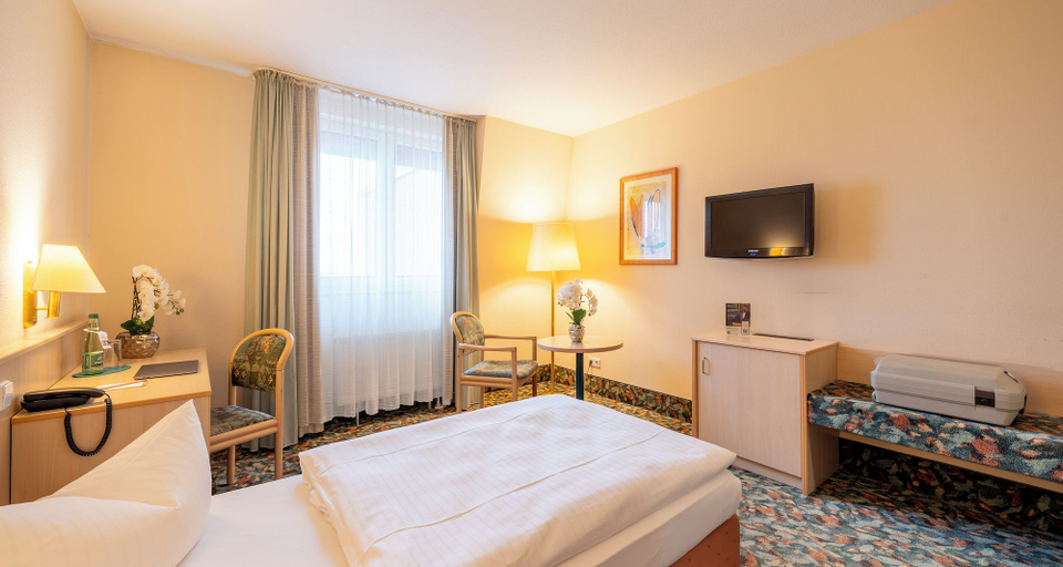 Bedroom 2, PLAZA INN Chemnitz, Chemnitz