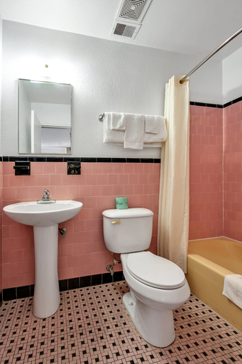 Bathroom 3, Travelers Inn, Johnston