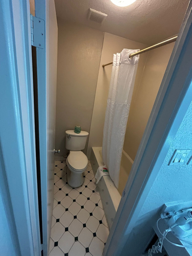 Bathroom 3, Quality Inn & Suites, Jefferson