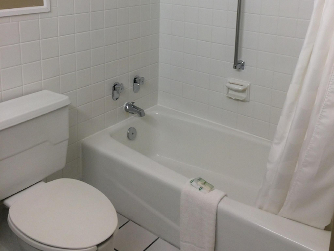 Bathroom, Jasper Inn, Dubois