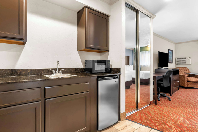 Dining Room 10