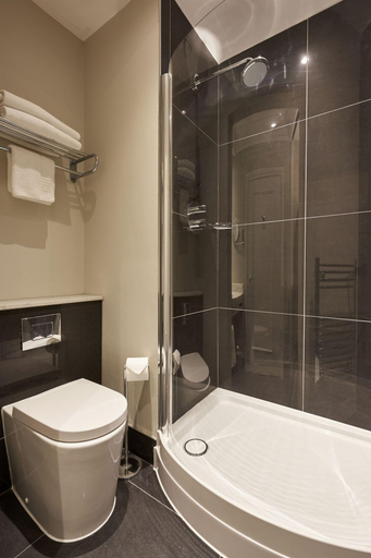 Bathroom 5, Coldra Court Hotel By Celtic Manor, Newport