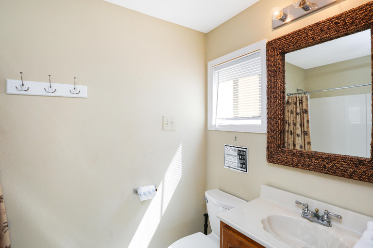 Bathroom 3, Flamingo Roost, Gulf
